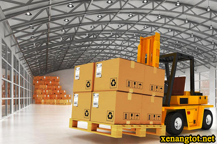 su-dung-xe-nang-chui-container-trong-logistics