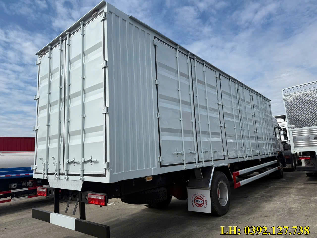 Thùng kín xe tải dongfeng D12